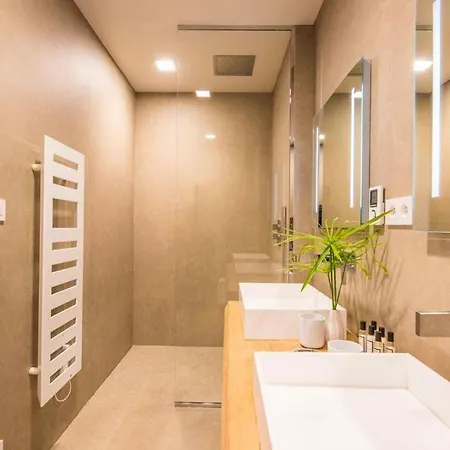 Beautiful Contemporary House With Heated Pool, Jacuzzi - What'app - 0049-1551-0224-169 - For Reservations! 度假居 普罗普里亚诺